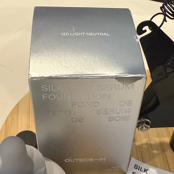Outside-In • Silk Serum Foundation • 120 Light Neutral 1oz Liquid • New In Box - Picture 2 of 6